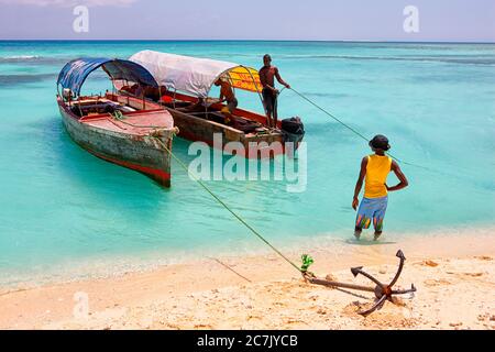 Si tratta di una piccola isola privata dove c'è solo sabbia, si può visitare e rimanere tutto il giorno, è un idilliaco bagno, a piedi e prendere il sole, ogni giorno diversi tour visitando l'isola dove i turisti mangiare Foto Stock