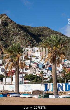 Vista dalla spiaggia di Playa de las Teresitas a San Andres, Tenerife, Isole Canarie, Spagna Foto Stock