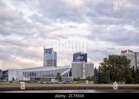 Minsk Bielorussia maggio 2018. Panorama del centro storico al tramonto Foto Stock