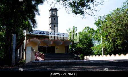 Kalaburagi, Karnataka/India-Giugno 07 2020: La Biblioteca Universitaria di Gulbarga ha istituito nel 1980 un Centro di conoscenza sviluppato sul Centro di apprendimento moderno Foto Stock
