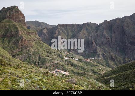 Vista del villaggio di montagna di Masca nei Monti Teno, Tenerife, Isole Canarie, Spagna Foto Stock