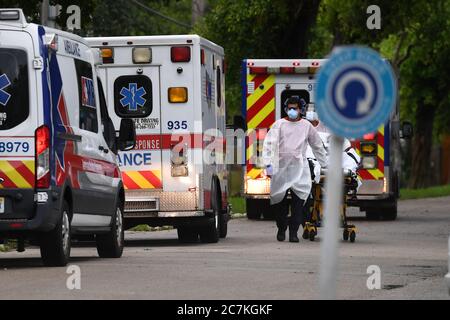 Fort Lauderdale, Florida, Stati Uniti. 17 luglio 2020. Una visione generale del Broward Health Hospital come Dipartimento di Salute della Florida il Venerdì ha confermato 11,000 nuovi casi di COVID-19 in un solo giorno il 17 luglio 2020 a Fort Lauderdale, Florida. Credit: Mpi04/Media Punch/Alamy Live News Foto Stock