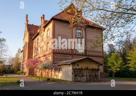 Germania, Sassonia-Anhalt, Friedensau: Vista dell'edificio principale dell'Università Teologica di Friedensau, Avventista del Settimo giorno. Foto Stock