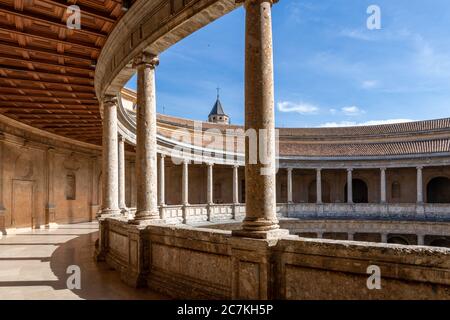 Il cortile circolare del 16 ° secolo, Palazzo di Carlo V in Alhambra di Granada Foto Stock