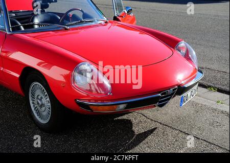 Alfa Romeo, Spider, Pininfarina, auto, vecchio timer, auto d'epoca, roadster, design italiano, Alfa Sound, osso di Seppia Foto Stock