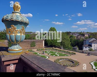 Vista dalla terrazza del palazzo superiore, Schloss, Weilburg, Assia, Germania Foto Stock