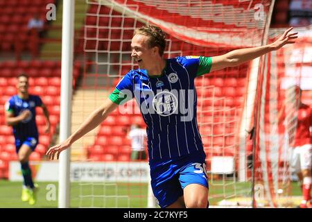 Londra, Regno Unito. 18 luglio 2020. Kieran Dowell di Wigan Athletic celebra dopo aver segnato il suo 2° goal squadre. EFL Skybet Championship Match, Charlton Athletic contro Wigan Athletic at the Valley di Londra sabato 18 luglio 2020. Questa immagine può essere utilizzata solo per scopi editoriali. Solo per uso editoriale, licenza richiesta per uso commerciale. Non si può usare nelle scommesse, nei giochi o nelle pubblicazioni di un singolo club/campionato/giocatore. pic by Steffan Bowen/Andrew Orchard sports photography/Alamy Live news Credit: Andrew Orchard sports photography/Alamy Live News Foto Stock