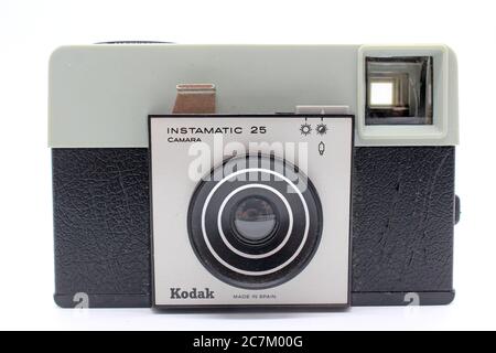 Fotocamera istamatica Kodak, isolata su sfondo bianco Foto Stock