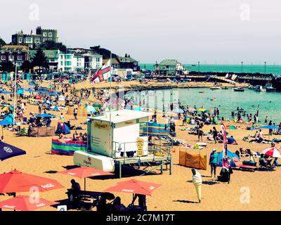 Broadstairs Viking Bay Beach dopo Corona-Virus blocco 18/7/2020 Foto Stock