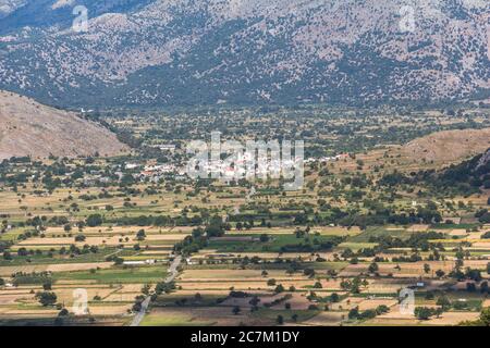 Vista dalla grotta Zeus sull'altopiano di Lassithi, Psychro Creta, Grecia Foto Stock