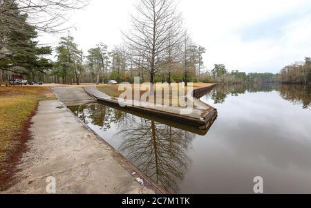 Lago Charles, Louisiana - 2018 febbraio: Un lancio di barche invita i visitatori a mettere in campo al Sam Houston Jones state Park. Foto Stock