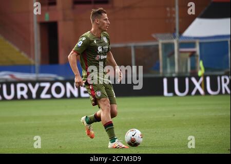 Genova, Italia. 15 luglio 2020. Genova, Italia, 15 lug 2020, Valter Birsa (Cagliari) durante Sampdoria vs Cagliari - serie italiana A soccer match - Credit: LM/Danilo Vigo Credit: Danilo Vigo/LPS/ZUMA Wire/Alamy Live News Foto Stock