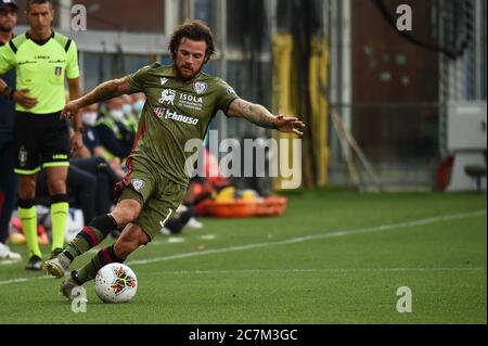 Genova, Italia. 15 luglio 2020. Genova, Italia, 15 lug 2020, Nahitan NÃÂndez (Cagliari) durante Sampdoria vs Cagliari - serie italiana A soccer match - Credit: LM/Danilo Vigo Credit: Danilo Vigo/LPS/ZUMA Wire/Alamy Live News Foto Stock