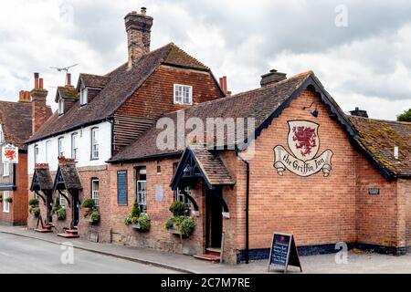 FLETCHING, EAST SUSSEX/UK - LUGLIO 17 : Vista della Casa pubblica di Griffin in Fletching East Sussex il 17 Luglio 2020 Foto Stock