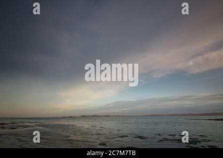 la costa mozzafiato, pittoresca e suggestiva del northumberland Foto Stock