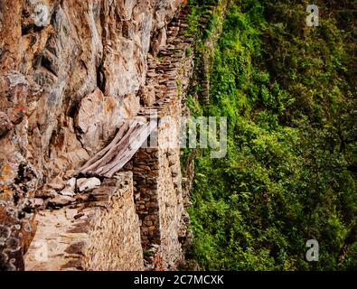 Il ponte Inca a Machu Picchu, Cusco, Perù, Sud America Foto Stock