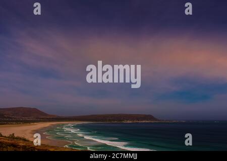 Splendida spiaggia di sabbia bianca di Noordhoek lungo la vetta di Chapman's Cape Town sud africa Foto Stock
