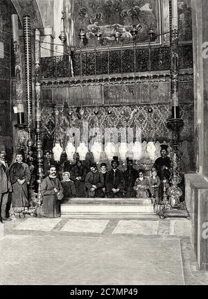 Pietra dell'Unction, Chiesa del Santo Sepolcro o Chiesa della Risurrezione, quartiere cristiano, Città Vecchia, Gerusalemme, Israele. Da la Ilustracion Española y americana 1895 Foto Stock