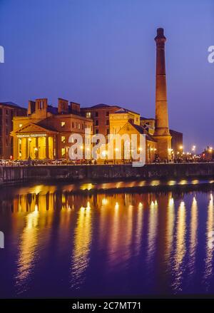 Liverpool.This è il vecchio molo di Liverpool guardando di fronte a quello che era la casa di pompa dei moli e il sito precedente di Granada Television News Room Foto Stock