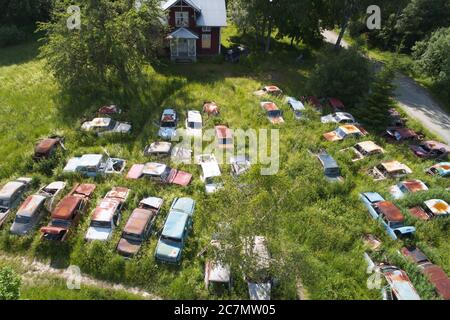 Vie aeree del cimitero auto situato a Bastnas, Svezia. Foto Stock