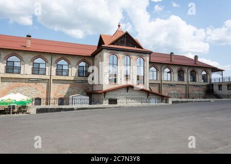 Moldavia, Bender - 18 maggio 2019: Ingresso al parco Alexander Nevsky vicino alla fortezza di Bendery Foto Stock