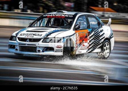 Milano, 03 giugno 2018: Un'evoluzione bianca della Mitsubishi Lancer in azione durante il 1° Drift Show il Destriero all'Iper Drive di Milano. Foto Stock