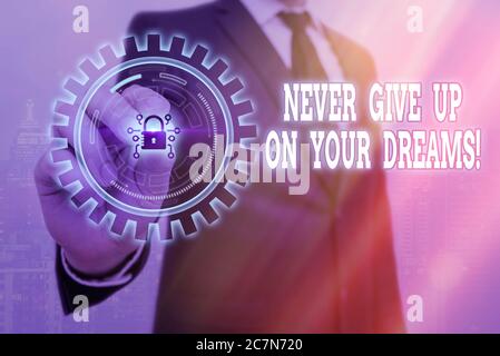 Nota di scrittura che mostra mai non dare in su sui vostri sogni. Business concept per credere in te camminare il lucchetto di grafica walk per informazioni sui dati web Foto Stock