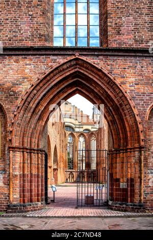 Le rovine del Franziskaner Klosterkirche a Berlino, Germania Foto Stock