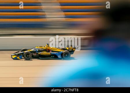 Newton, Iowa, Stati Uniti. 18 luglio 2020. ZACH VEACH (26) degli Stati Uniti pratica per l'Iowa INDYCAR 250 al circuito Iowa Speedway di Newton, Iowa. Credit: Walter G Arce Sr Grindstone Medi/ASP/ZUMA Wire/Alamy Live News Foto Stock