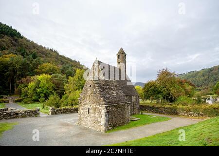 Chiesa di San Kevin a Glendalough in Irlanda Foto Stock