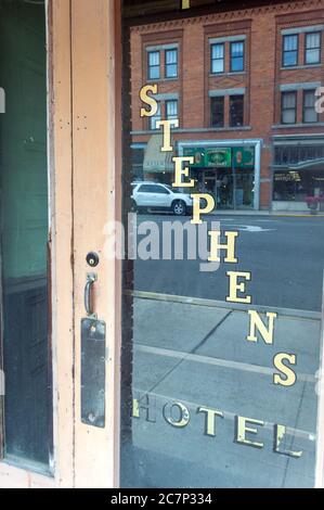 Butte, Montana, USA - 30 luglio 2014: Il segno sbiadito al neon del Lincoln Hotel Foto Stock