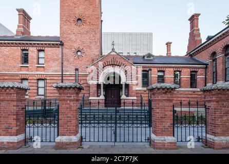 Cork City, Cork, Irlanda. 19 luglio 2020. Il tribunale di Anglesea Street fu originariamente una scuola dal 1865 al 1990 quando chiuse e l'edificio fu poi convertito in un tribunale che fu completato nel 2018. - credito; David Creedon / Alamy Live News Foto Stock