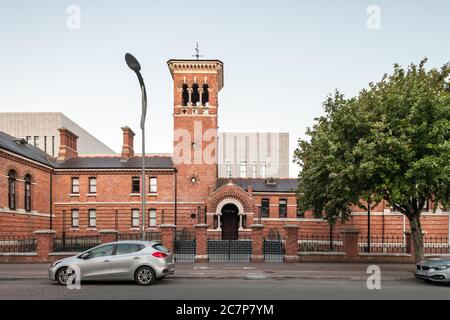 Cork City, Cork, Irlanda. 19 luglio 2020. Il tribunale di Anglesea Street fu originariamente una scuola dal 1865 al 1990 quando chiuse e l'edificio fu poi convertito in un tribunale che fu completato nel 2018. - credito; David Creedon / Alamy Live News Foto Stock