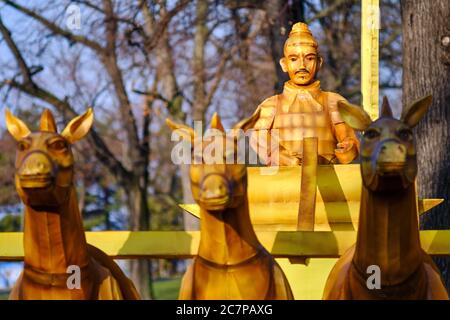 Belgrado / Serbia - 15 febbraio 2020: Guerriero di terracotta cinese Lunar decorazione di Capodanno nella fortezza di Belgrado Kalemegdan parco a Belgrado, capitale Foto Stock