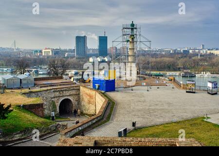 Belgrado / Serbia - 15 febbraio 2020: Ricostruzione del monumento vincitore, simbolo di Belgrado, commemorando la vittoria degli alleati nel primo mondo Wa Foto Stock