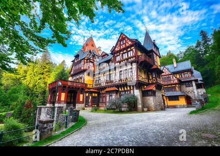 Residenza estiva del castello di Pelisor a Sinaia, parte del complesso come castello di Peles. Sinaia, Contea di Prahova, Romania Foto Stock