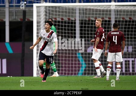 Milano, Italia. 18 luglio 2020. MILANO - 18 luglio 2020: Takehiro Tomiyasu del Bologna FC festeggia dopo aver segnato un gol durante la Serie A UNA partita di calcio tra AC Milan e Bologna FC. AC Milan ha vinto il 5-1 rispetto al Bologna FC. (Foto di Nicolò campo/Sipa USA) Credit: Sipa USA/Alamy Live News Foto Stock