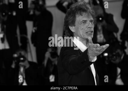 VENEZIA, ITALIA - SETTEMBRE 07: Mick Jagger cammina sul tappeto rosso davanti all'"eresia degli Aranci bruciati" durante il 76esimo Festival del Cinema di Venezia Foto Stock