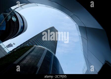 Edificio Shanghai Magnolia Plaza. L'edificio più alto dell'area di Puxi. Nuovo punto di riferimento di North bund. Foto Stock