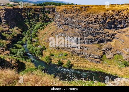 Fiume Dzoraget Lori Berd canyon paesaggio panorama Stepanavan landmark di Lorri Armenia Europa orientale Foto Stock