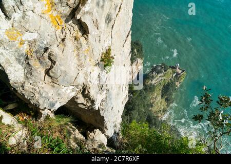 Faro di el Caballo, Monte Buciero. Santoña, Victoria e Joyel Marshes parco naturale, Cantabria, Spagna, Europa Foto Stock