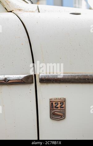 Volvo 122S berlina lato auto con badge con polvere parcheggiata a Playa San Juan, Tenerife, Isole Canarie, Spagna Foto Stock