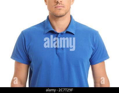 Giovane uomo in elegante t-shirt su sfondo bianco Foto Stock