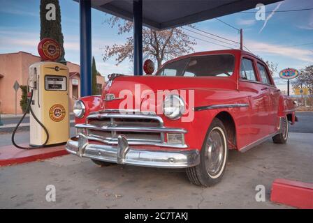 Vintage Plymouth al Bings Burger Station Cafe a Cottonwood, Arizona, Stati Uniti Foto Stock