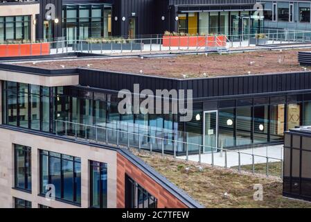 Moderno edificio di uffici vicino alla stazione ferroviaria di Waverley a Edimburgo, la capitale della Scozia, parte del Regno Unito Foto Stock