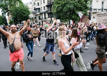 Park Lane, Londra, Regno Unito. 19 luglio 2020. Black Lives, le proteste, i marchers camminano lungo Park Lane. Credit: Matthew Chpicle/Alamy Live News Foto Stock