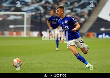 Londra, Regno Unito. 19 luglio 2020. Luke Thomas di Leicester City in azione durante il gioco. Premier League Match, Tottenham Hotspur contro Leicester City presso lo Stadio Tottenham Hotspur di Londra domenica 19 luglio 2020. Questa immagine può essere utilizzata solo per scopi editoriali. Solo per uso editoriale, licenza richiesta per uso commerciale. Non si può usare nelle scommesse, nei giochi o nelle pubblicazioni di un singolo club/campionato/giocatore. pic by Steffan Bowen/Andrew Orchard sports photography/Alamy Live news Credit: Andrew Orchard sports photography/Alamy Live News Foto Stock