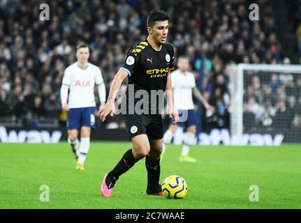 LONDRA, INGHILTERRA - 2 FEBBRAIO 2020: Rodrigo Hernandez Cascante della città raffigurato durante la partita della Premier League 2019/20 tra Tottenham Hotspur e Manchester City allo stadio Tottenham Hotspur. Foto Stock