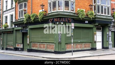 O'Neills Pub in Suffolk Street, Dublino. Noto pub chiuso temporaneamente a causa del coronavirus. Foto Stock