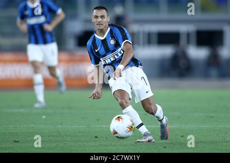 Roma, Italia. 07 agosto 2019. Alexis Sanchez del FC Inter durante la Serie A match tra Roma e Inter Milan allo Stadio Olimpico, Roma, Italia, il 19 luglio 2020. Foto di Luca Pagliaricci. Solo per uso editoriale, licenza richiesta per uso commerciale. Nessun utilizzo nelle scommesse, nei giochi o nelle pubblicazioni di un singolo club/campionato/giocatore. Credit: UK Sports Pics Ltd/Alamy Live News Foto Stock